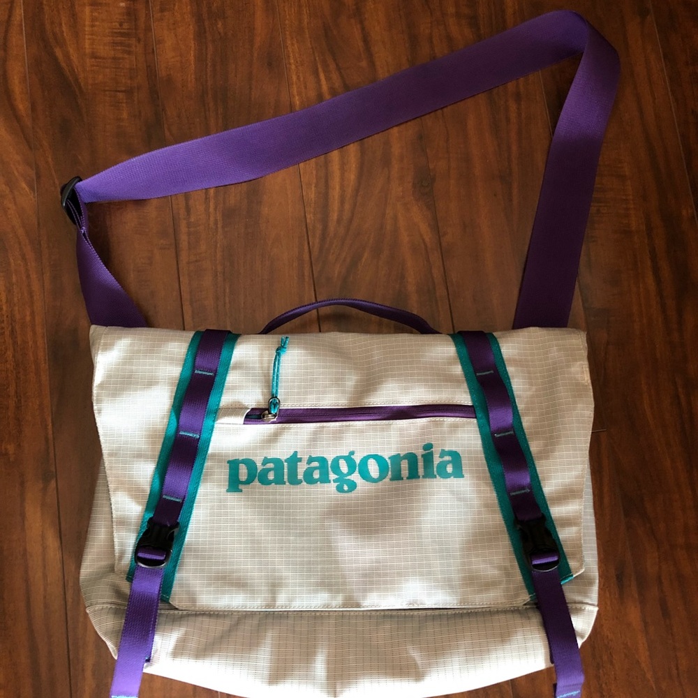 Patagonia Black Hole Mini Messenger 12L